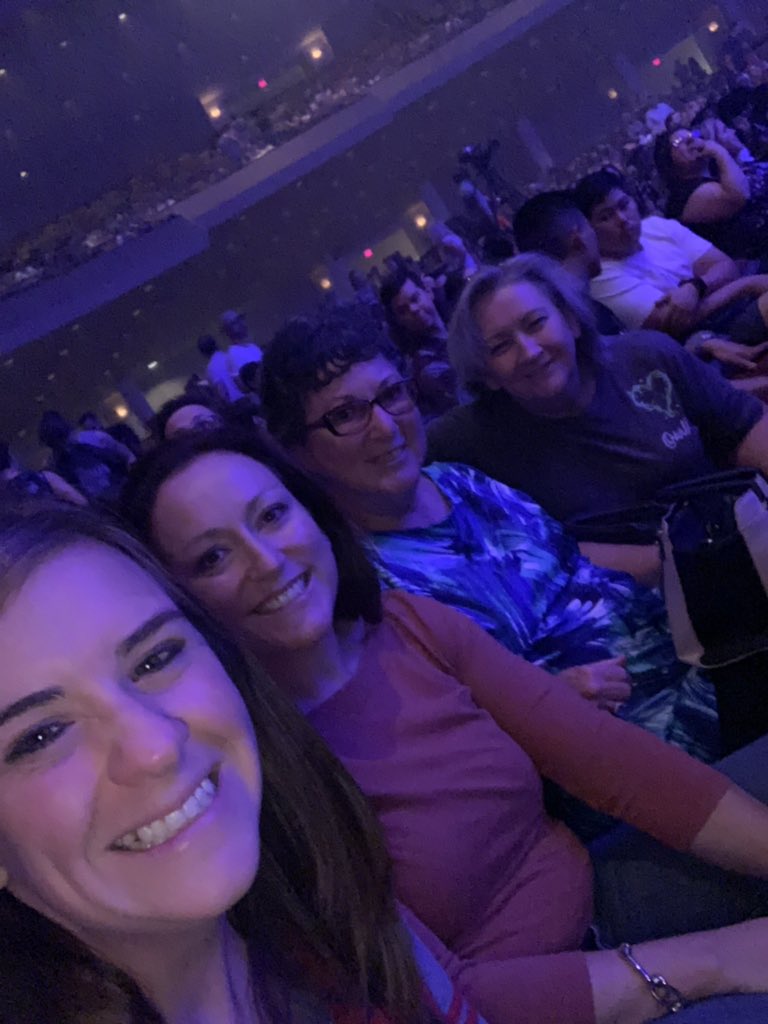 MandaLou2002's tweet photo. It’s going down #humanbeingtour https://t.co/diUWfOJM0d