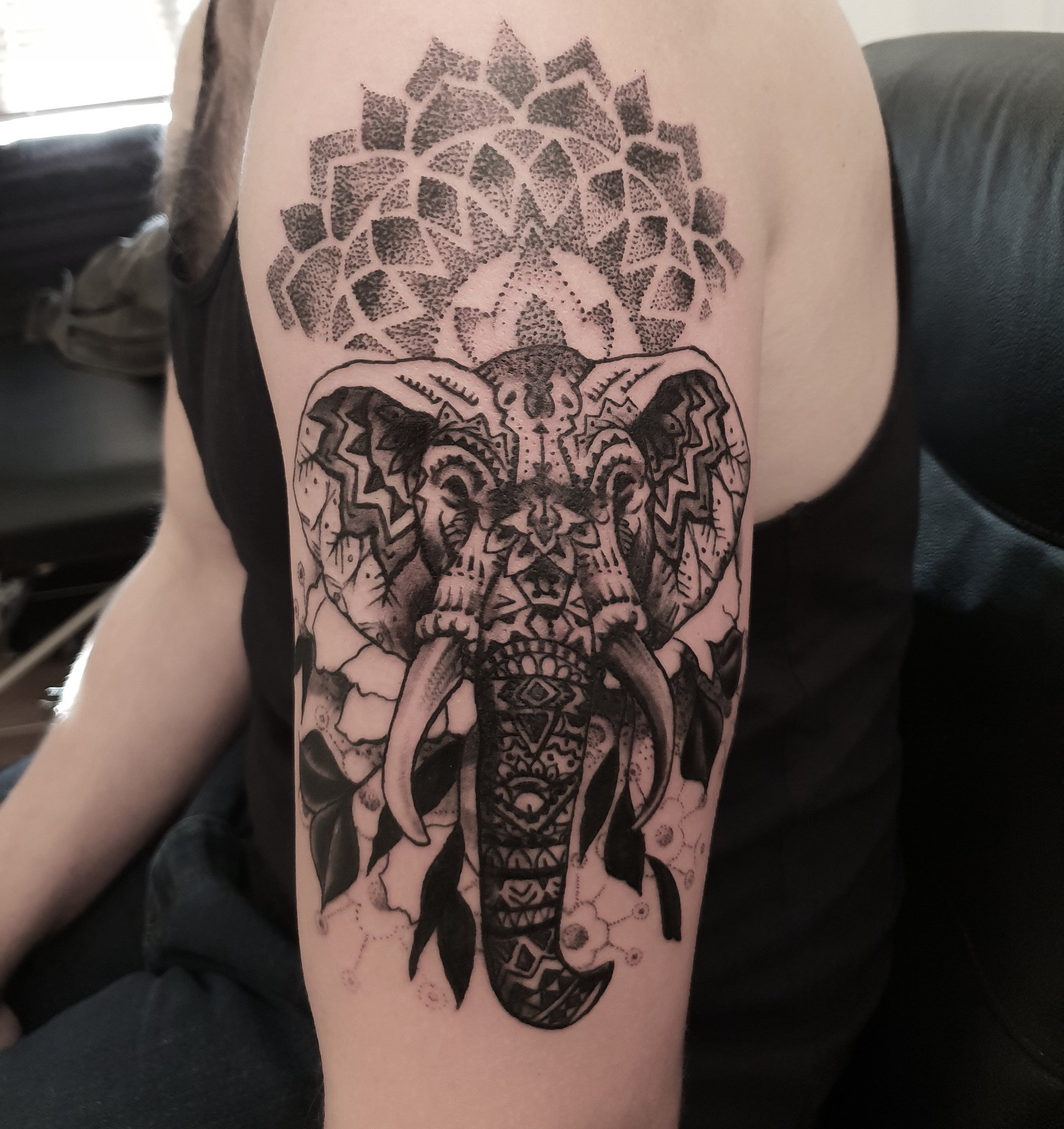 Black and gray dotwork mandala tattoo by @bintt | Geometric tattoo,  Geometric sleeve tattoo, Trendy tattoos