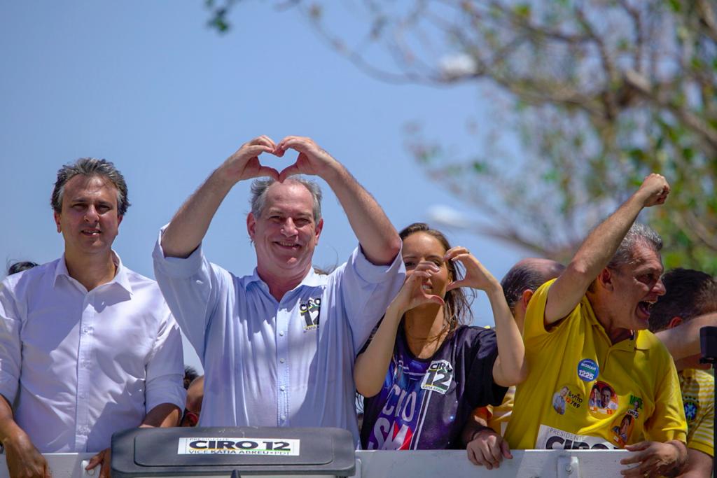 Muita emoção! A maior carreata da história do Ceará! Mais de 4 mil veículos e cerca de 20 mil pessoas nas ruas querendo mudar! O coração do nosso Cirão está a mil!! #ViraViraCir0