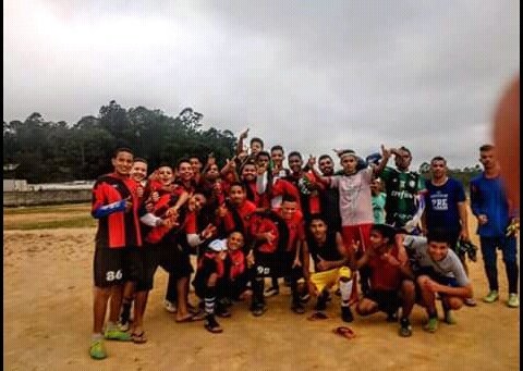 rennagomes17's tweet photo. @elite_futebol 
Elite time da molecada 
#SabadoDetremuraSDV 
De ontem 
Jogo raiz rachão no terrão 
#FutebolnaRedeVida 
#SabadoEliteDoSDV 
#NaBriga 

Ajuda no face
https://t.co/SlxTUVldbX https://t.co/AFoI6K3vAK