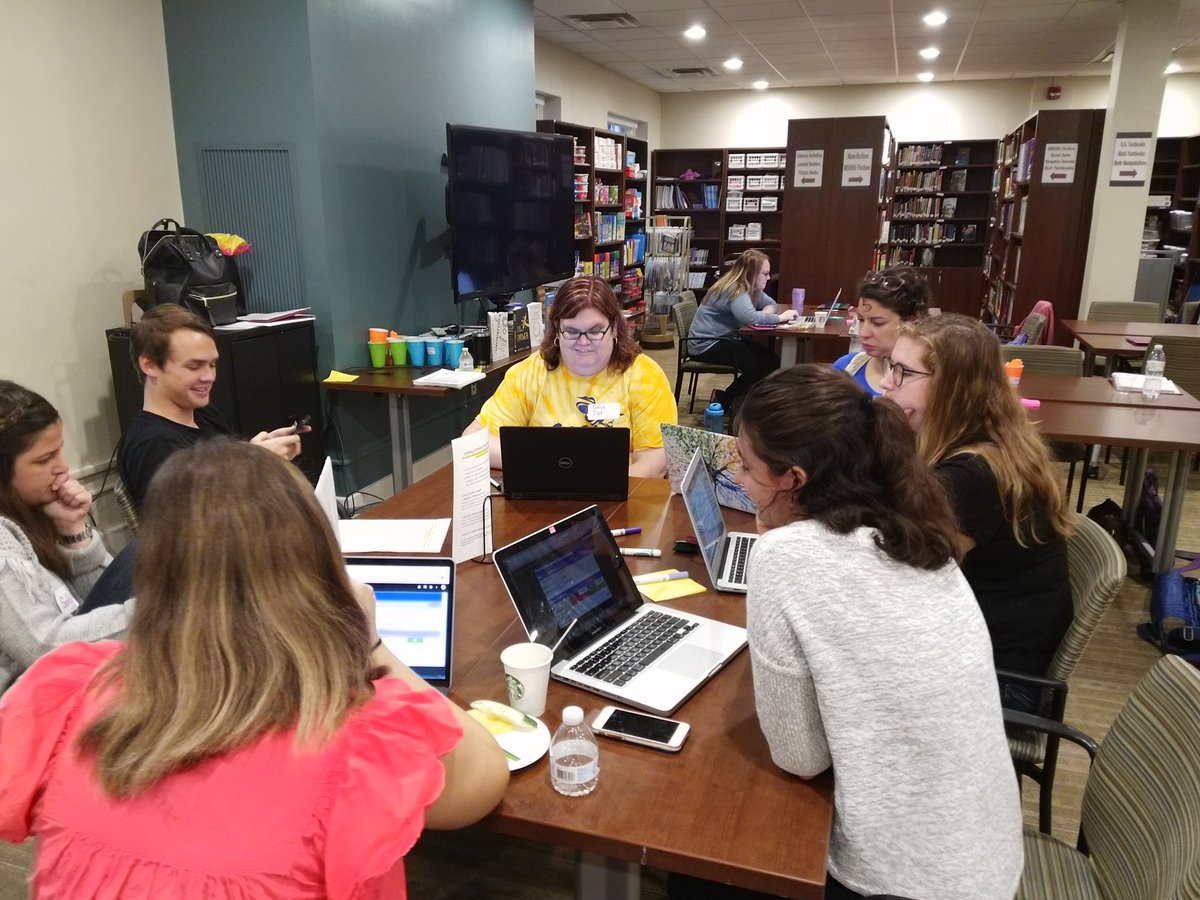 AllisonBryan225's tweet image. It makes my heart happy to see our #ElonEd students learning alongside @ABSSWeb teachers! @lfcarrik is a gem. #NotYourMamasDigitalStandards #ElonEdTech