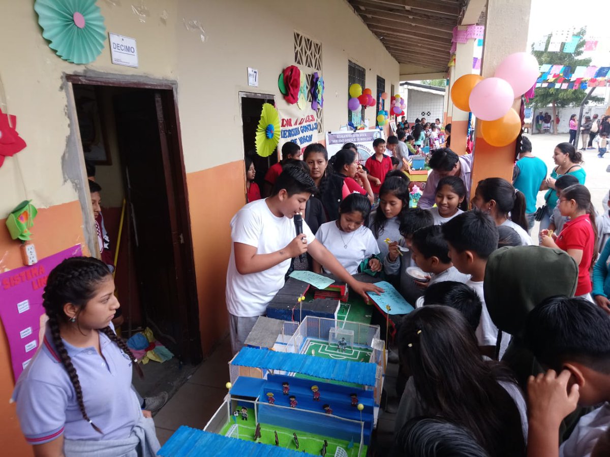 MercedesG1210's tweet photo. Este viernes 5 de Octubre se realizo en la Comuna Manantial de Chanduy , de la Parroquia Chanduy la casa abierta de trabajos manuales y platos tipicos por celebrarse 67 años de vida institucional, un día de fiesta y color donde participaron y llegaron otras escuelas de la zona. https://t.co/U40N952RBf