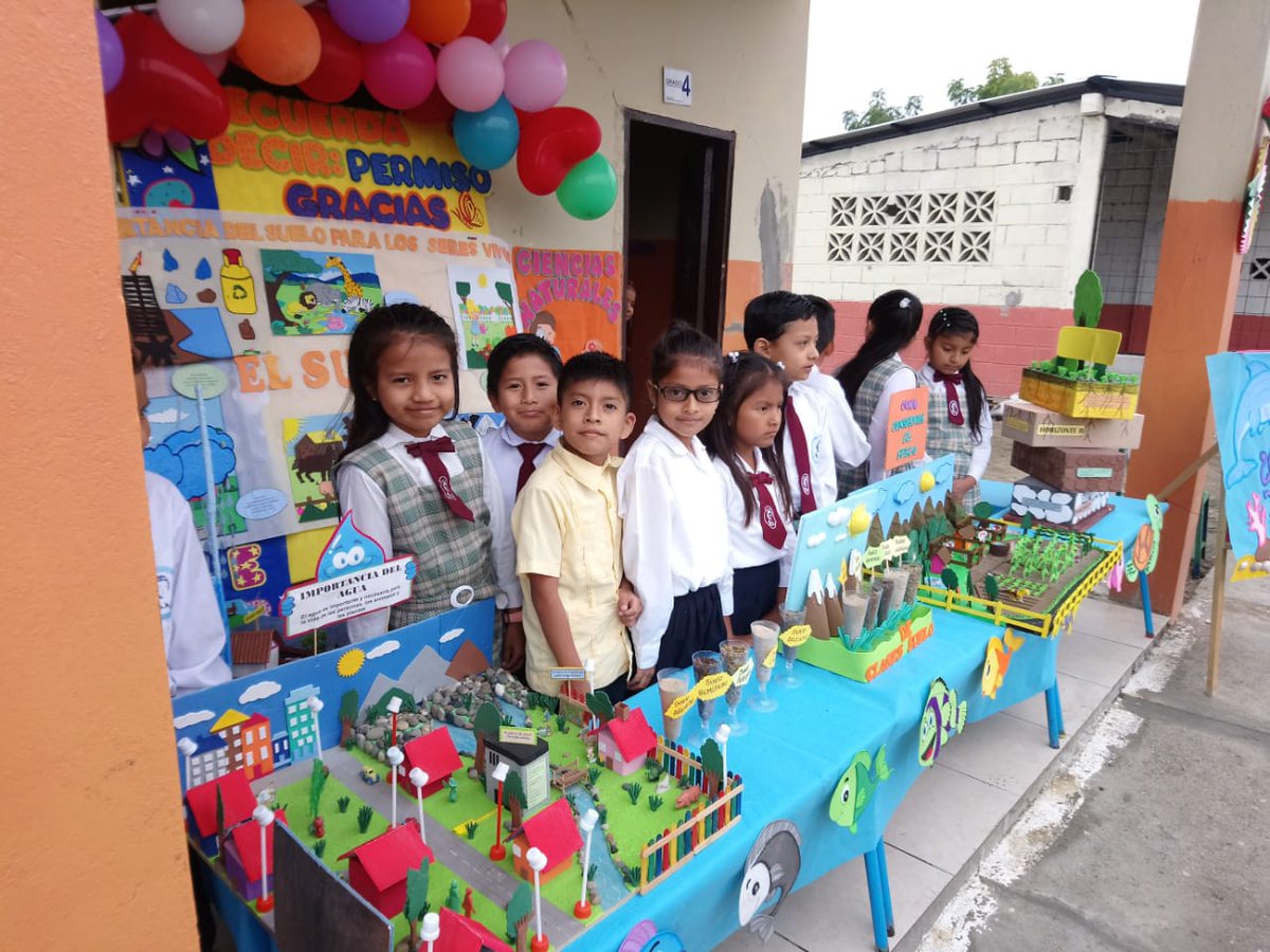 MercedesG1210's tweet photo. @DiarioExtraEc Este viernes 5 de Octubre se realizo en la Comuna Manantial de Chanduy , de la Parroquia Chanduy la casa abierta d trabajos manuales y platos tipicos por celebrarse 67 años de vida institucional, un día de fiesta y color donde participaron y llegaron otras escuelas https://t.co/2smHESEhyQ