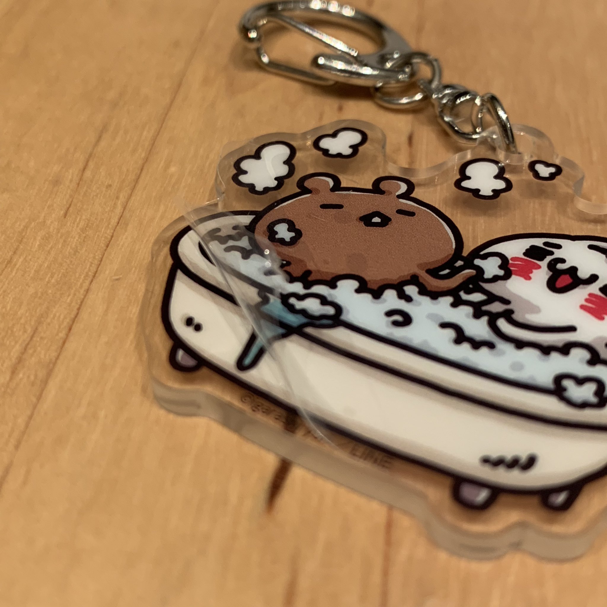 いがらしゆり Igarashi Yuri そして もしかしたらお気づきではないかもしれませんが 実は今回のアクリル キーホルダー 表面に薄い保護フィルムが貼ってあるので 端から剥がしてつるつるの面を楽しんでいただけたらと思います しかしながら