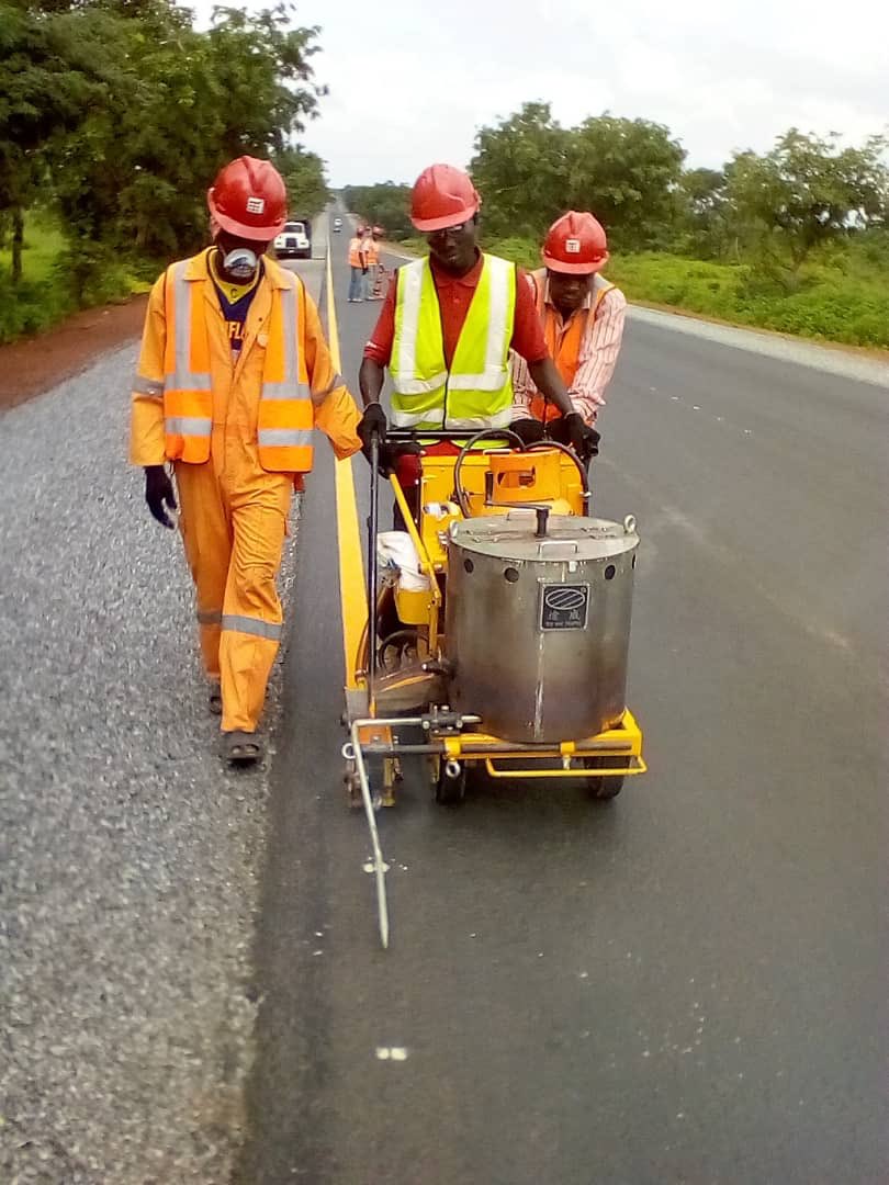 TektronEng's tweet photo. #roadworks #tektronengineering #roadmarking #200km #ilorinjebbaroad #ministryofworks https://t.co/zHEYhvb7rV