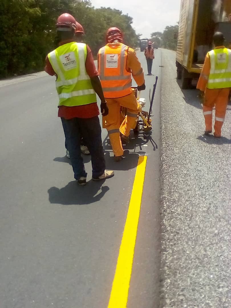 TektronEng's tweet photo. #roadworks #tektronengineering #roadmarking #200km #ilorinjebbaroad #ministryofworks https://t.co/zHEYhvb7rV