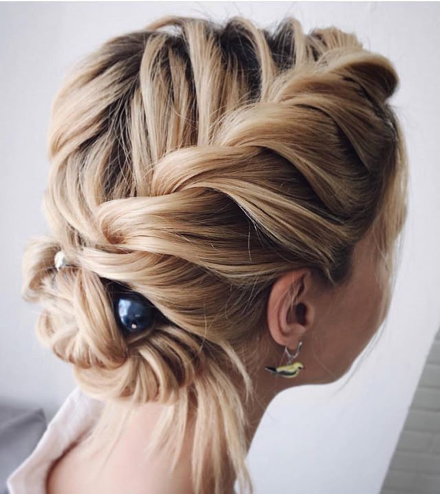 Pintón @lenabogucharskaya .
.
.
#invitada #invitadas #hairstyle #peinado #peinados #recogido #novia #novias #wedding #bride ift.tt/2y69nGm