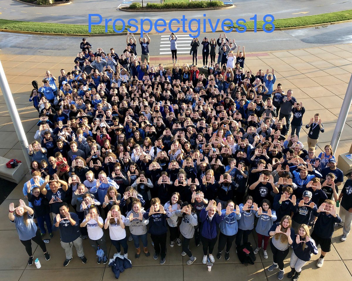 PHS_CREST_2022's tweet photo. The @KnightsofPHS are ready for an amazing day of service throughout our community! #ProspectGives18 https://t.co/Iith7YaV6H