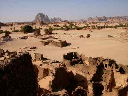 TemetEvenements's tweet photo. Dans le Plateau du #Djado, une autre ville-forteresse résiste encore à l'érosion, #Djaba 🌴🏰
#Ksar #Citadelle #Patrimoine
#Tourisme #TourismeInterne #TourismeResponsable
🇳🇪 #Niger terre de merveilles 🌍 https://t.co/ClLyy8fJxU