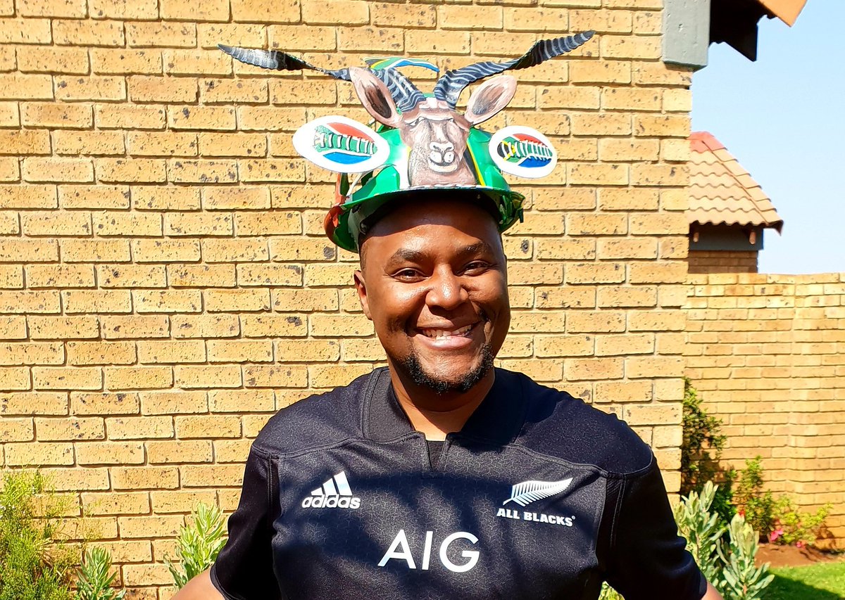 smusyoka's tweet photo. Looking forward to the @Springboks v @AllBlacks clash. Don't let this makarapa confuse you, we as #AllBlacks are winning this test.
#SSRugby #RSAvNZL #RugbyChampionship #forceofblack https://t.co/6gBxaxYBRG