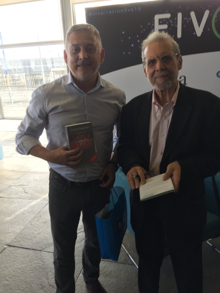 FernandoMorenoM's tweet photo. Con Goleman en #FIVEInspirationForum  Coruña https://t.co/grHkmHGQ4r