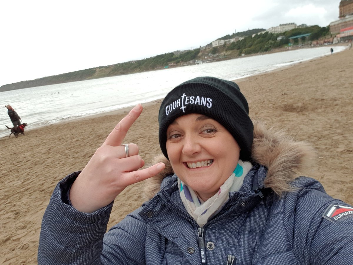 runawaygirl248's tweet photo. @the_courtesans hat keeping the head warm in #scarborough this afternoon 😉 #autumn #seaside @Saffiresanchez @JosephinesAshes https://t.co/NVAg2YclKk