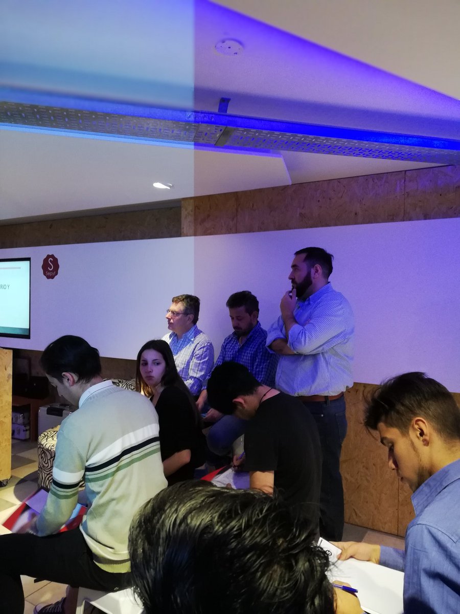 jorgaztf's tweet photo. Escuchando atentamente a @brendalisaustin que comienza su charla sobre técnica legislativa
#FUNPAI #Sepyf #LegisladorX1Dia https://t.co/FTBN2rk9Os