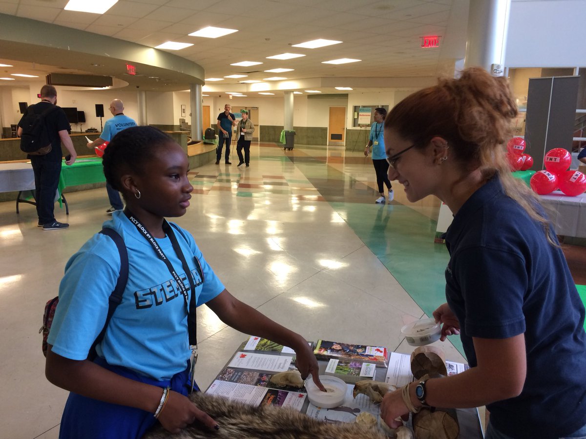 Kids1stHealth's tweet photo. “You’re teaching me a lot about what I want to know” said the young #STEMCRAFT2018 volunteer to the @SchuylkillCtr staffer. I love it! Bring your kids down to the High School of the Future til 7 pm https://t.co/tdD0CACr9W