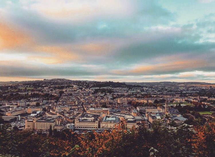 It’s beginning to look a lot like autumn out there. Love this shot of Alexandra Park, by annalisemay on instagram