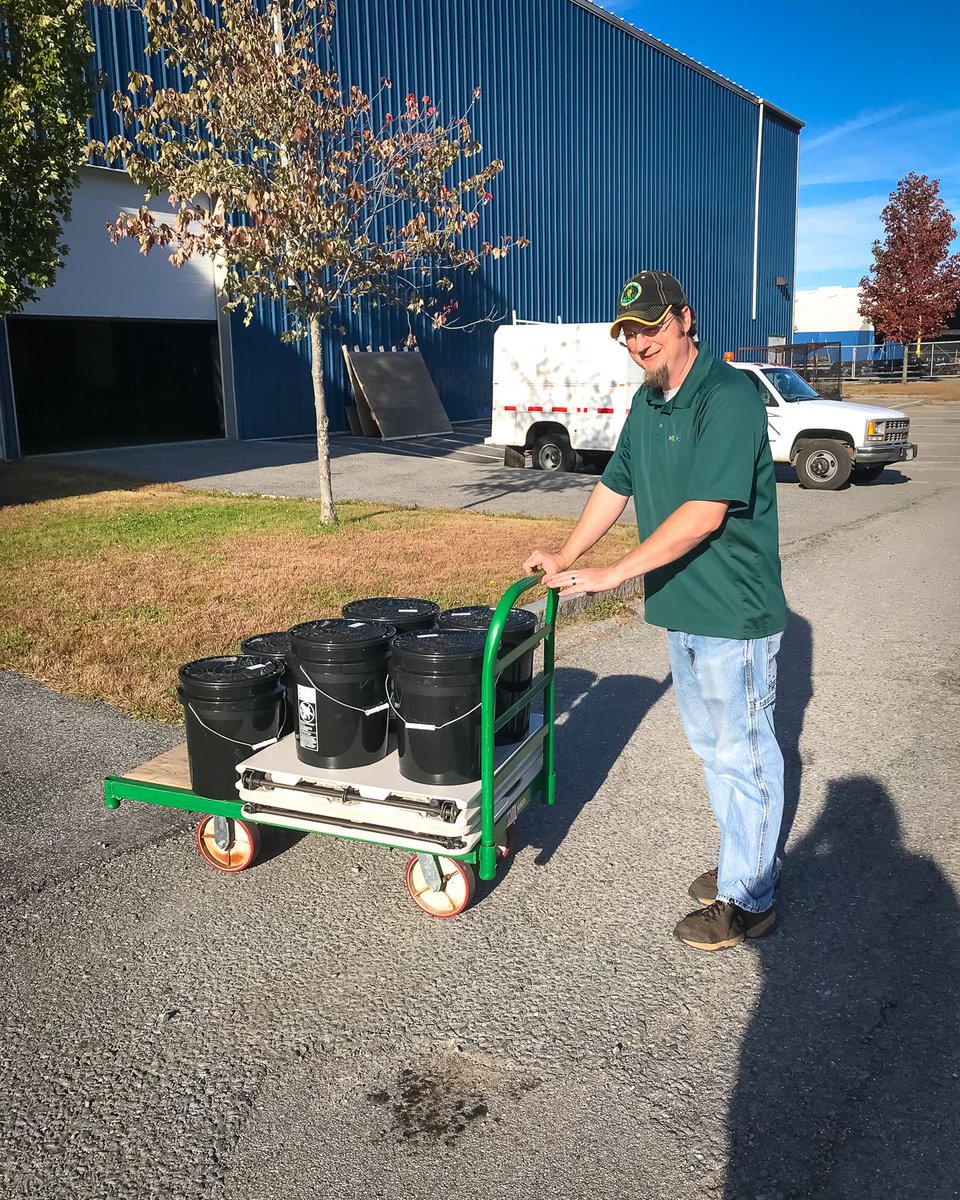 HTGSupply's tweet photo. Setting up for a #convention as big as @NE_CANN is a doozy - but we're excited to see everyone today! Come by Booth 213 to chat with the HTG Supply crew about your grow + get signed up for our big Silverback Kit Giveaway!
#htgsupply #necann #portland #mecann18 #maine #growyourown https://t.co/5bU5NNPoVh
