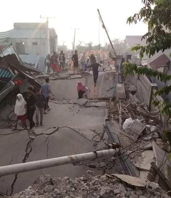 Assalamu'alaikum..
Terima kasih yg sdh menyumbangkan pulsanya untuk kami yg terkena gempa di palu..mungkin kami tdk bisa membalas kebaikan bapak ibu.. tp mungkin Allah akan membalasnya..
Klo masih ada ihkwan yg ingin membagi pulsanya bisa di kirim ke no saya 085256300054..