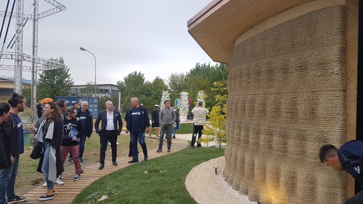 sbonaccini's tweet photo. Stare laddove c’è futuro. A Massa Lombarda due giorni dedicati alla stampa 3 D in ambito architettonico, organizzata da WASP, in collaborazione con Comune. Presentato Gaia, primo modulo in terra cruda al mondo, stampato in 3D, struttura realizzata in terra, paglia e lolla di riso https://t.co/0cjj5jsY6h