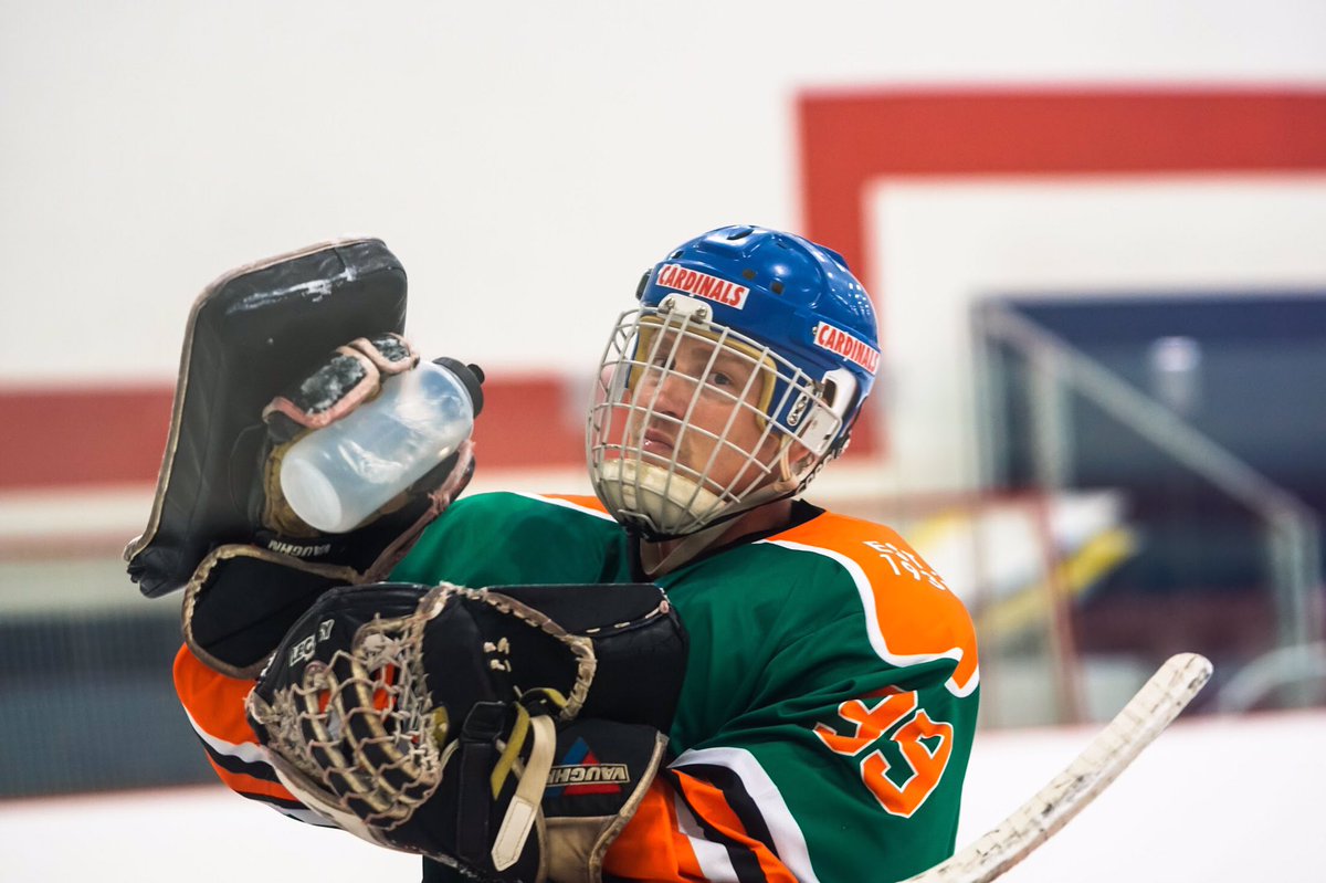 WashedUpGoalie's tweet photo. Let’s take a minute today to #admire how good I looked in my #VintageGoalie #Cooper #SK2000 & #HM50 combo at the #SotaStickHockeyClassic last weekend. #WashedUpGoalie #HockeyIsLife #HockeyGoalie #Hockey #Goalie #TendyLife #Tendy Photo credit to the talented @KoreyPhoto https://t.co/5KEN8qyt0P