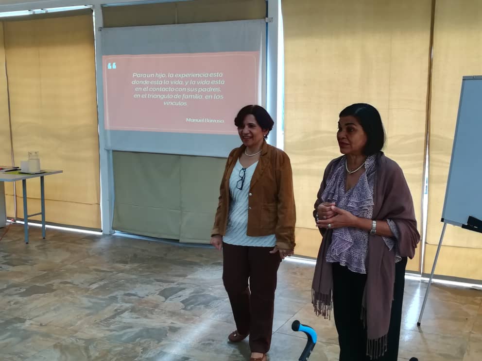 ACGrupoAlpha's tweet photo. ¡Hoy es un día especial para la Asociación!
Arranca #RaicesRobles, programa dirigido a los representantes significativos de los jóvenes Robles; con su primera entrega: Sistema Familiar.
De la mano de Aura Delgado @aura_delgado y Gladys Boza del programa Probifam @prog_probifam https://t.co/LdbJsmm0yH