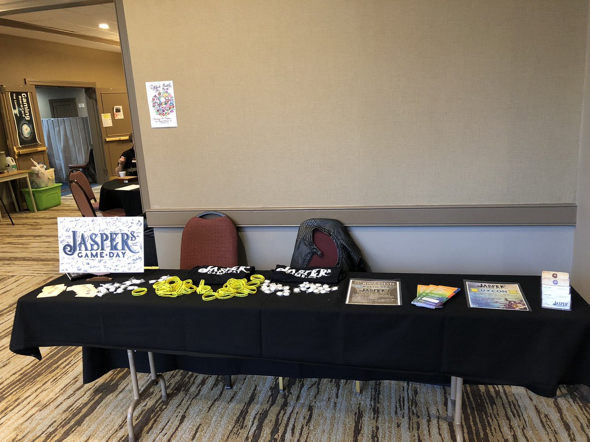 FenwayTeenDM's tweet photo. Continuum con!!! If you can, come out and say hi! I will be here all day today and tomorrow. #romulusmi https://t.co/cxKbOGXu81