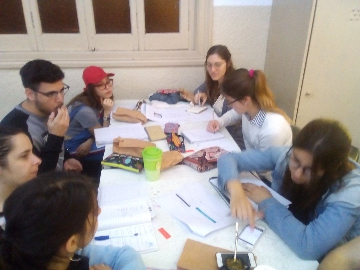 #PruebasconUsuarios en <a href="/ixdalaplata/">ixdalaplata</a> con el equipo UX completo del #infomedHIBA 😀