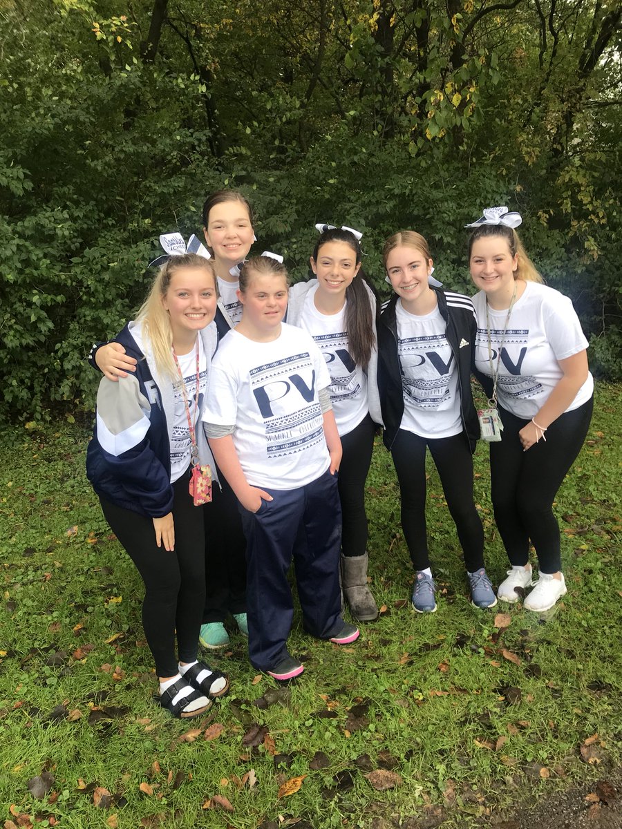 PvhsSparkles's tweet image. Spartan Sparkles up early and cheering on all the runners at Gigi’s Playhouse Run this morning! 💙🎀💙 #SparkleEffect #SpartanNation