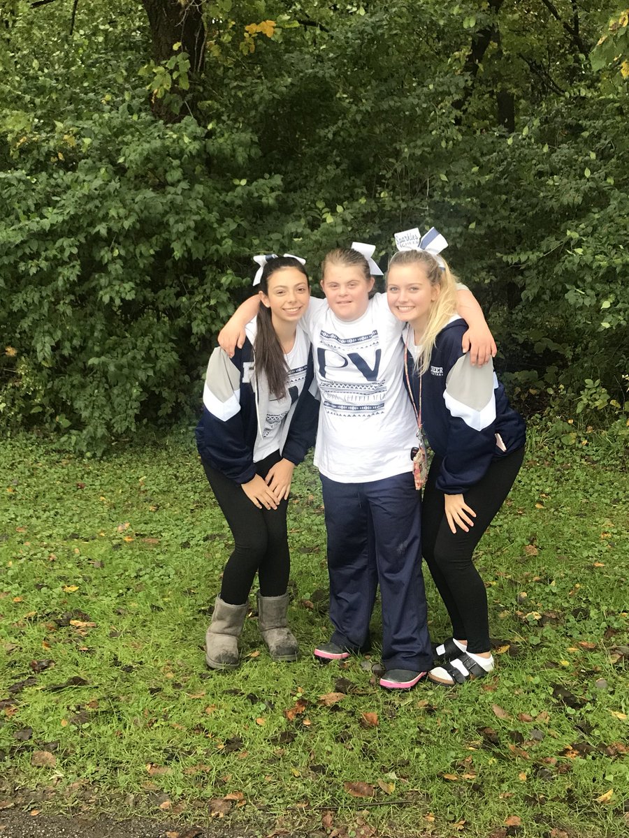 PvhsSparkles's tweet image. Spartan Sparkles up early and cheering on all the runners at Gigi’s Playhouse Run this morning! 💙🎀💙 #SparkleEffect #SpartanNation