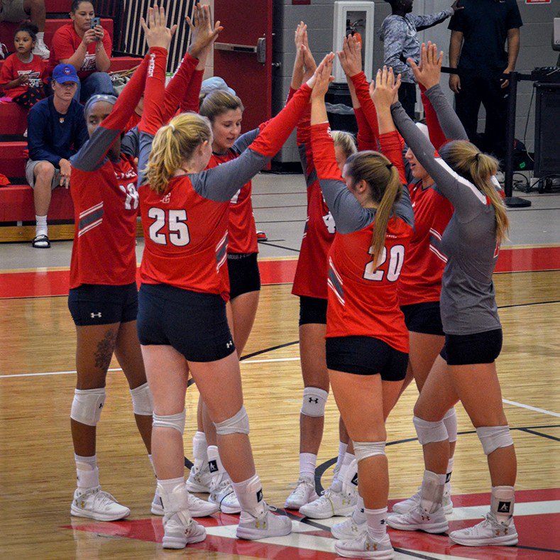 theuofolivet's tweet photo. It’s a full day for Comet athletics! Get details and updates as the golf, soccer, football and women’s volleyball teams compete at https://t.co/mWyOGqdF3V. Plus, follow the action on-the-go with the Olivet College Front Row app. #OCNation #BeMoreDoGood #GoCOMETS https://t.co/iPoefinhzv