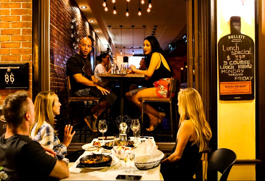 tablaosono's tweet photo. All you need tonight is good company, tapas, and drinks!
Join us today for Happy Hour from 3-6pm, dinner and live entertainment by Billy Genuario! https://t.co/XSnwQTAbJ9