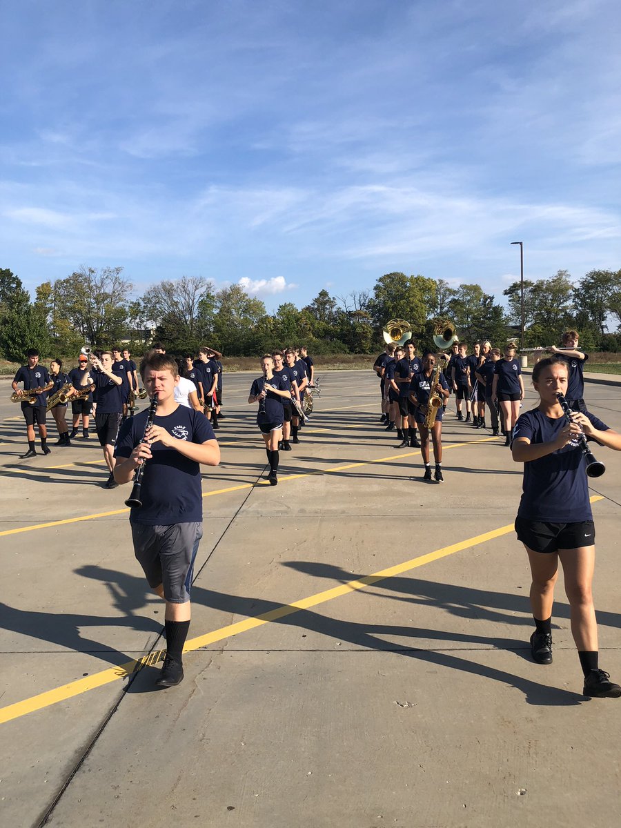 grizzliesband1's tweet photo. The @WSDLibertyBand is ready to go at the @FHHSVikingBands Invitational today! #cleanerfeet https://t.co/llc2qrWb3m