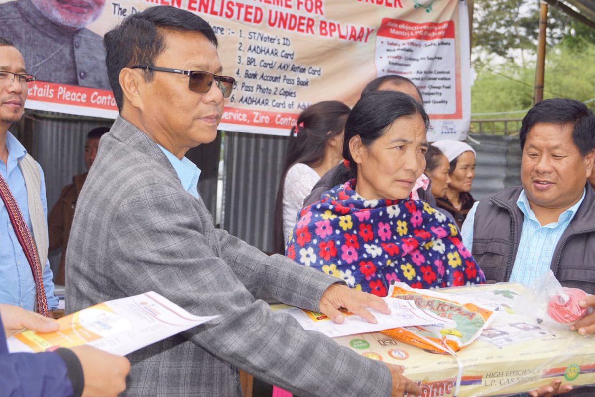 DistLower's tweet photo. Sarkar Aapke dwar pe at remote Tajgi village. .smiles , gratitude and a hope for more such wonderful initiatives by the government.#ArunachalDipr
#pemakhandu
#CMO #DAWestkameng https://t.co/HIRC8EDNEq