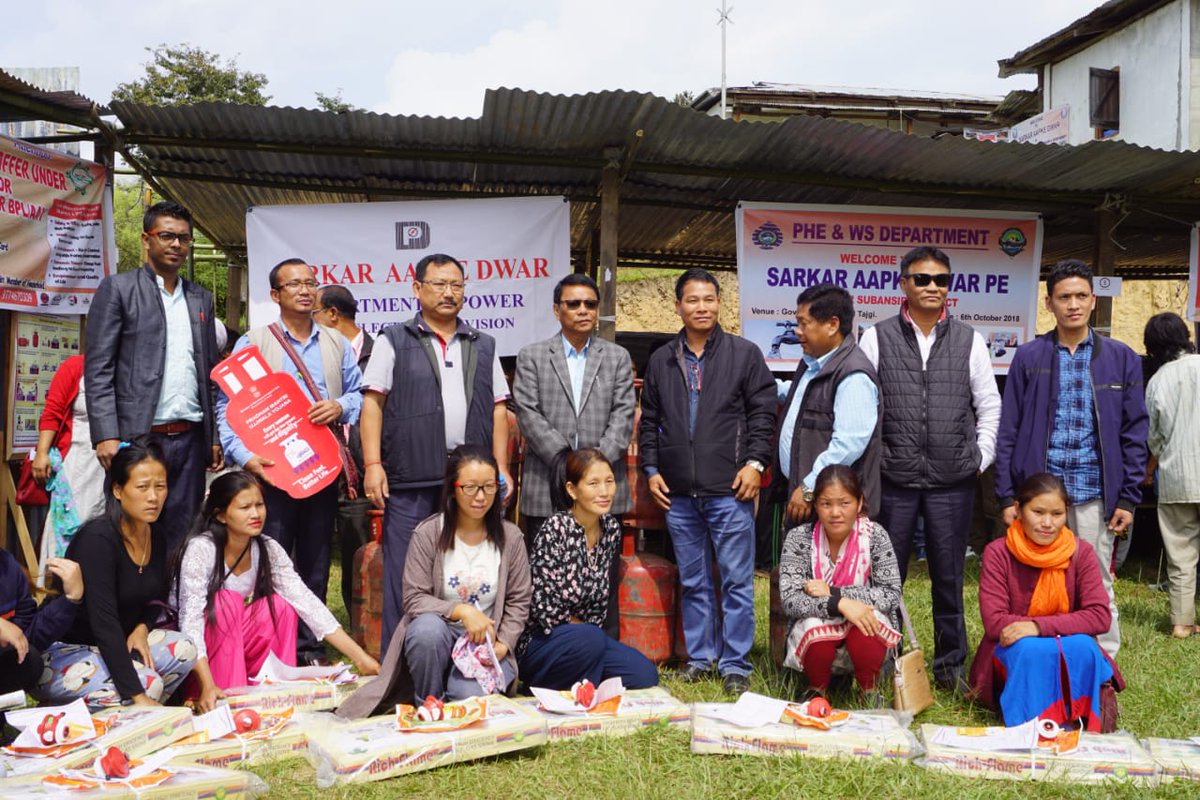 DistLower's tweet photo. Sarkar Aapke dwar pe at remote Tajgi village. .smiles , gratitude and a hope for more such wonderful initiatives by the government.#ArunachalDipr
#pemakhandu
#CMO #DAWestkameng https://t.co/HIRC8EDNEq