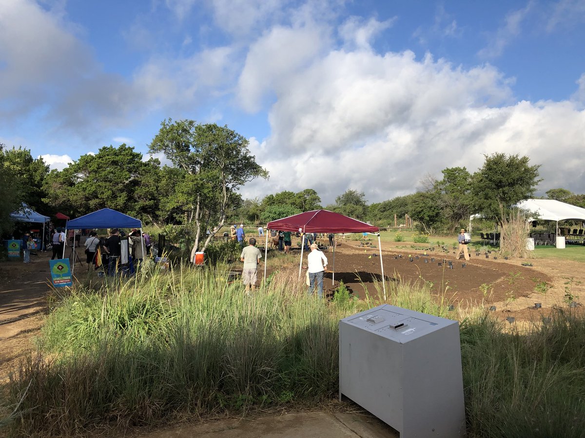 kellilepp's tweet image. Come on out to @hardbergerpark for Tree-Centennial Fest! Food &amp;amp; fun starts at 9, Land Bridge groundbreaking at noon.