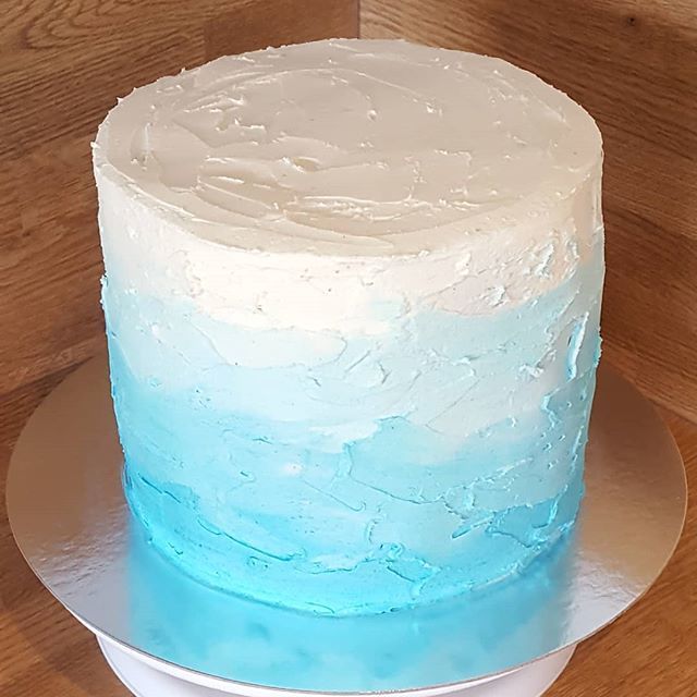 FlosKitchenuk's tweet photo. Blue ombre cake 😁
https://t.co/I9v4zujQVg 
#vegan #veggie #cake #pretty #colours #vegansofig #ombre #specialtycakes #sponge #northamptonbased #northamptonshire #smallbusiness #supportlocal https://t.co/OO8sXImuIa https://t.co/i1EWaSh7BG