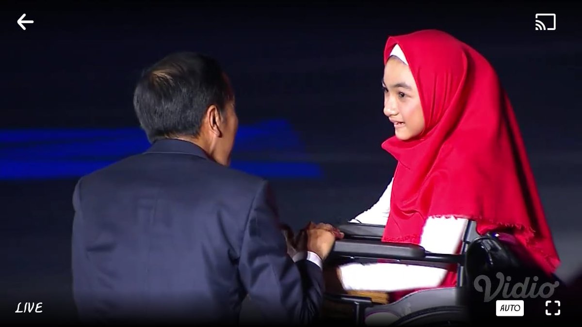 asiahuzia's tweet photo. "Bulan ada disini, Pak Jokowi ada dimana?"
Kejutan lagi di #OpeningAsianParaGames2018
Kerreeeen! https://t.co/w3Q4jebFWd