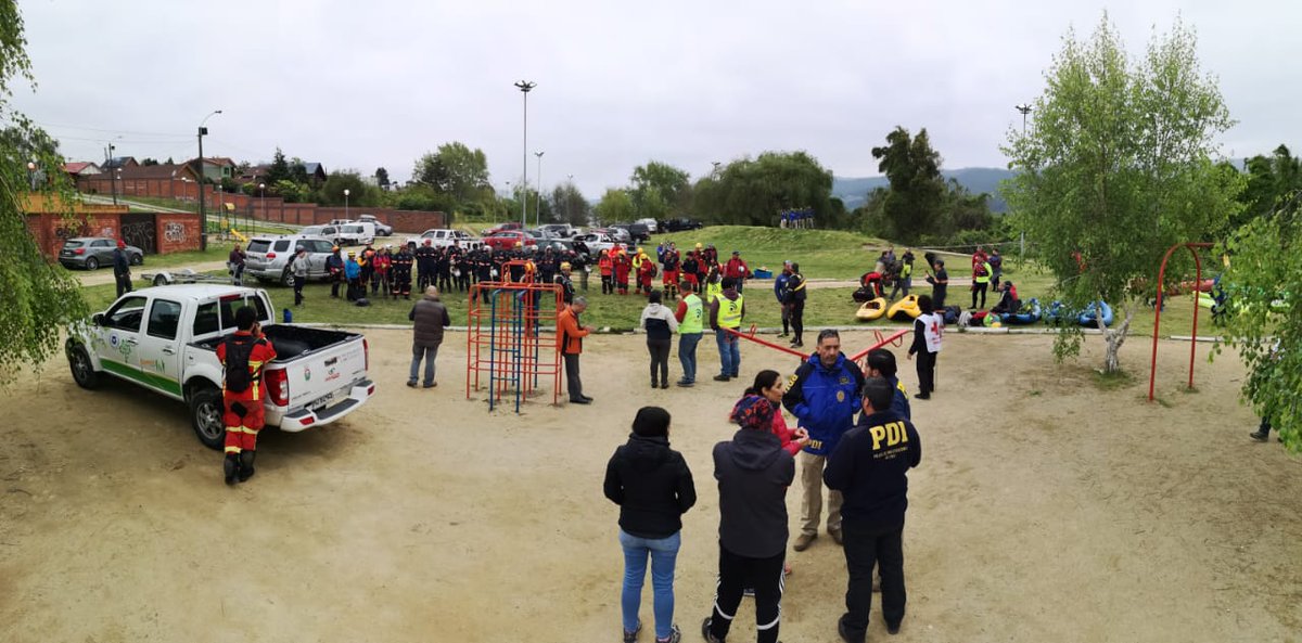 PDI_BIOBIO's tweet photo. Continúa la búsqueda de Tamara Zurita Ortega extraviada en #Chiguayante, #detectives de las Brigadas de Homicidios #Concepción, Ubicación de Personas, #Caninos y buzos criminalistas de la @PDI_CHILE efectúan labores investigativas para dar con la joven #85añosinvestigando #Briup https://t.co/kXsTfzMTVJ
