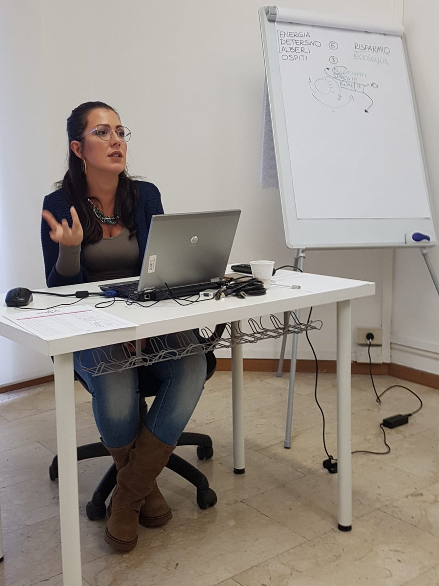 Pennamontata's tweet photo. Leve di persuasione e microcopy: oggi la nostra @valefalci ne parla alla quarta lezione di Copy42 WEB.
#copywriting #copywriter #Copy42WEB https://t.co/LLR6JLiJjT