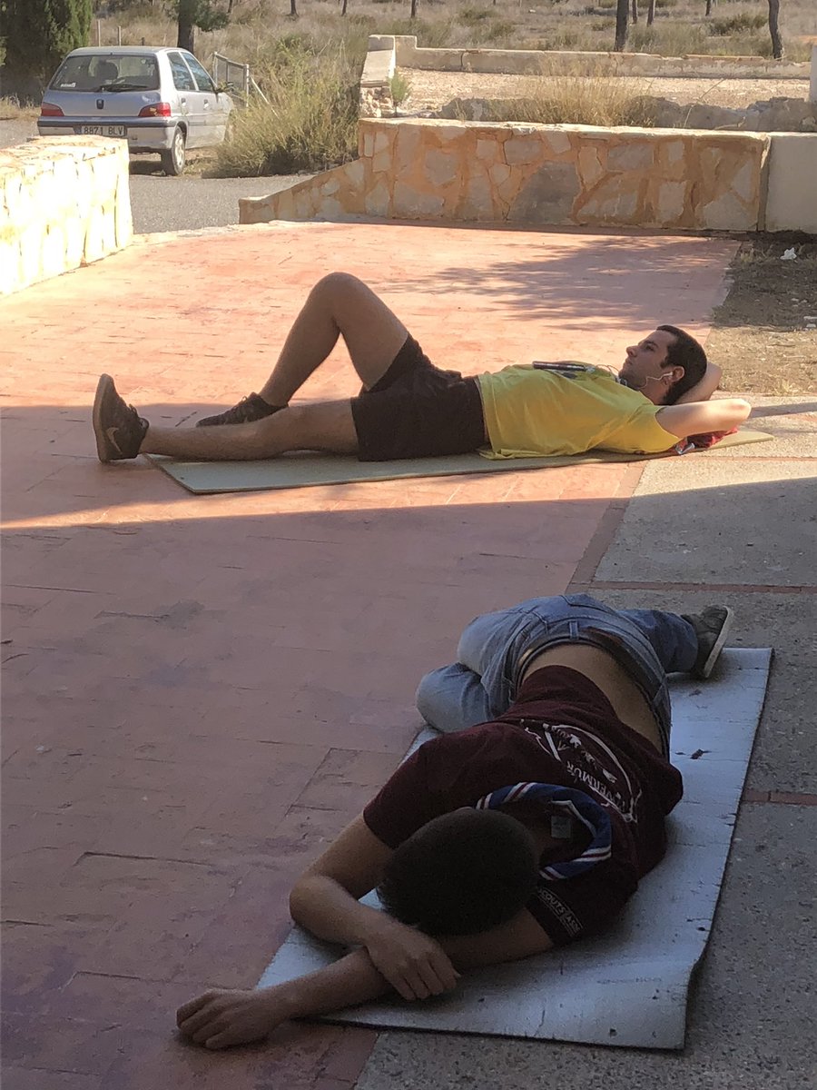 eimexmu's tweet photo. Y entre sesión y sesión da tiempo a descansar y recuperar fuerzas!!! #descansodelguerrerx #ProgramacionBasica @scout_es @asde_exmu https://t.co/qXByjm7SPl
