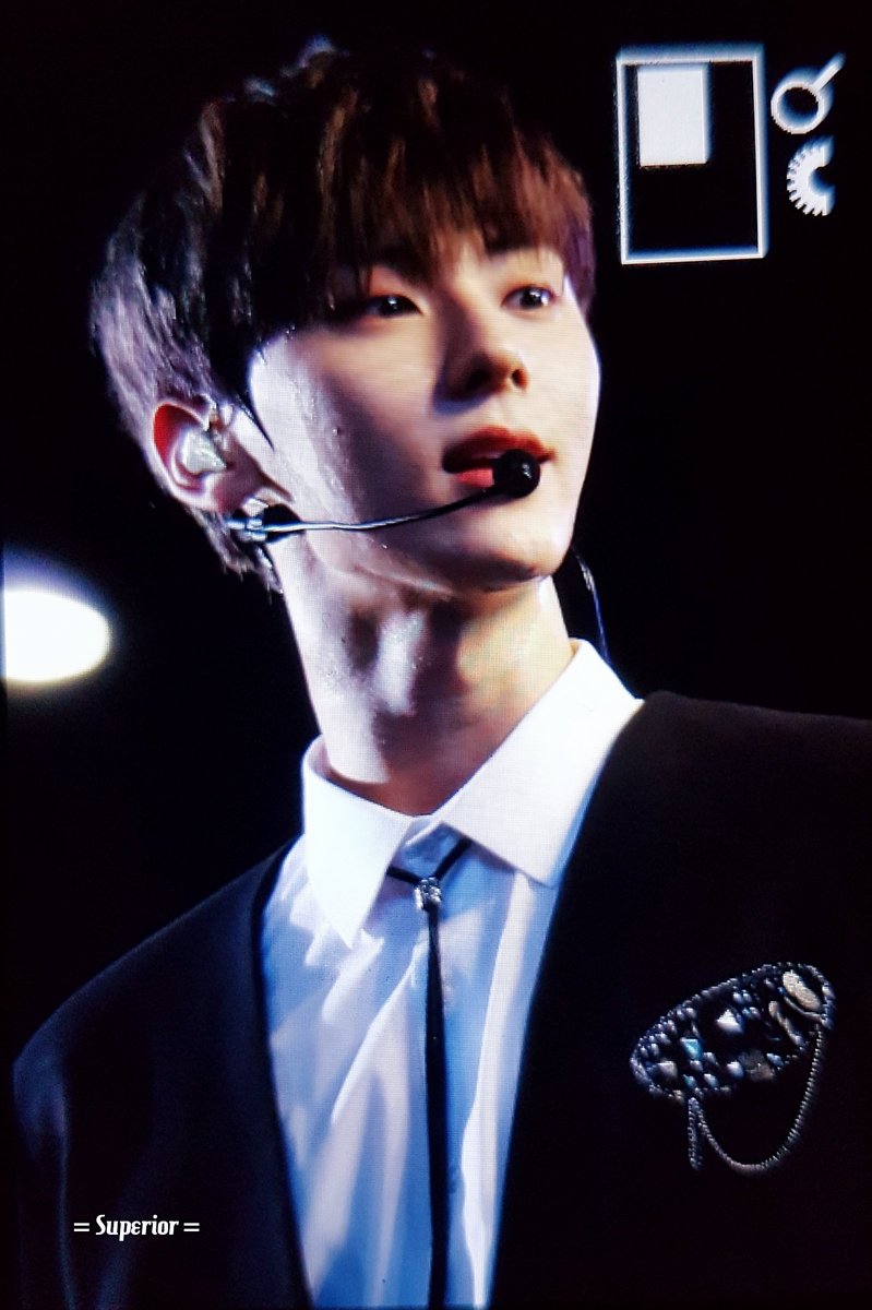 Superior0809's tweet photo. 181006 강남
#민현 #황민현 
#워너원 #MinHyun https://t.co/sawqrhPVCZ