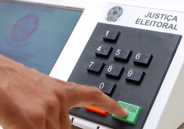 Esta urna irá salvar nosso Brasil 🇧🇷 #Bolsonaro17 #EleSim