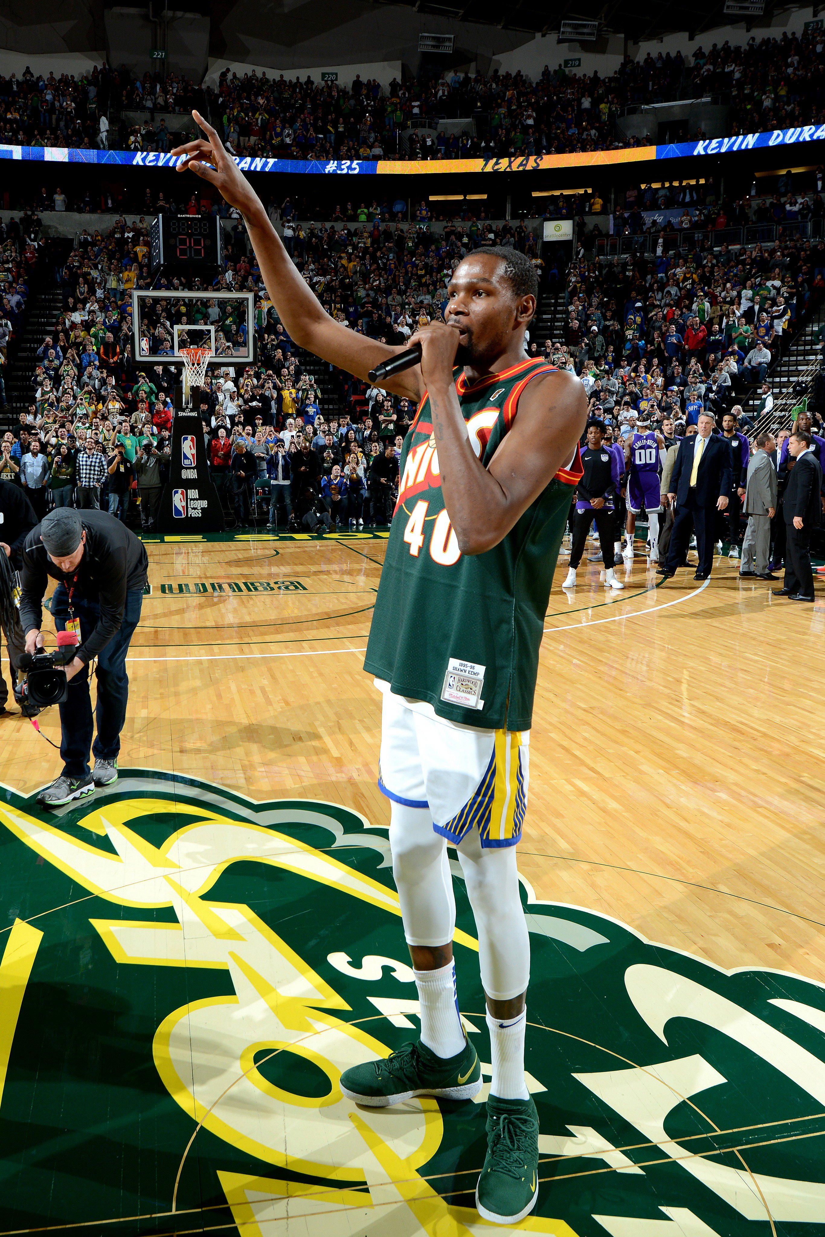Kevin Durant addresses Seattle crowd in Shawn Kemp SuperSonics jersey – KNBR