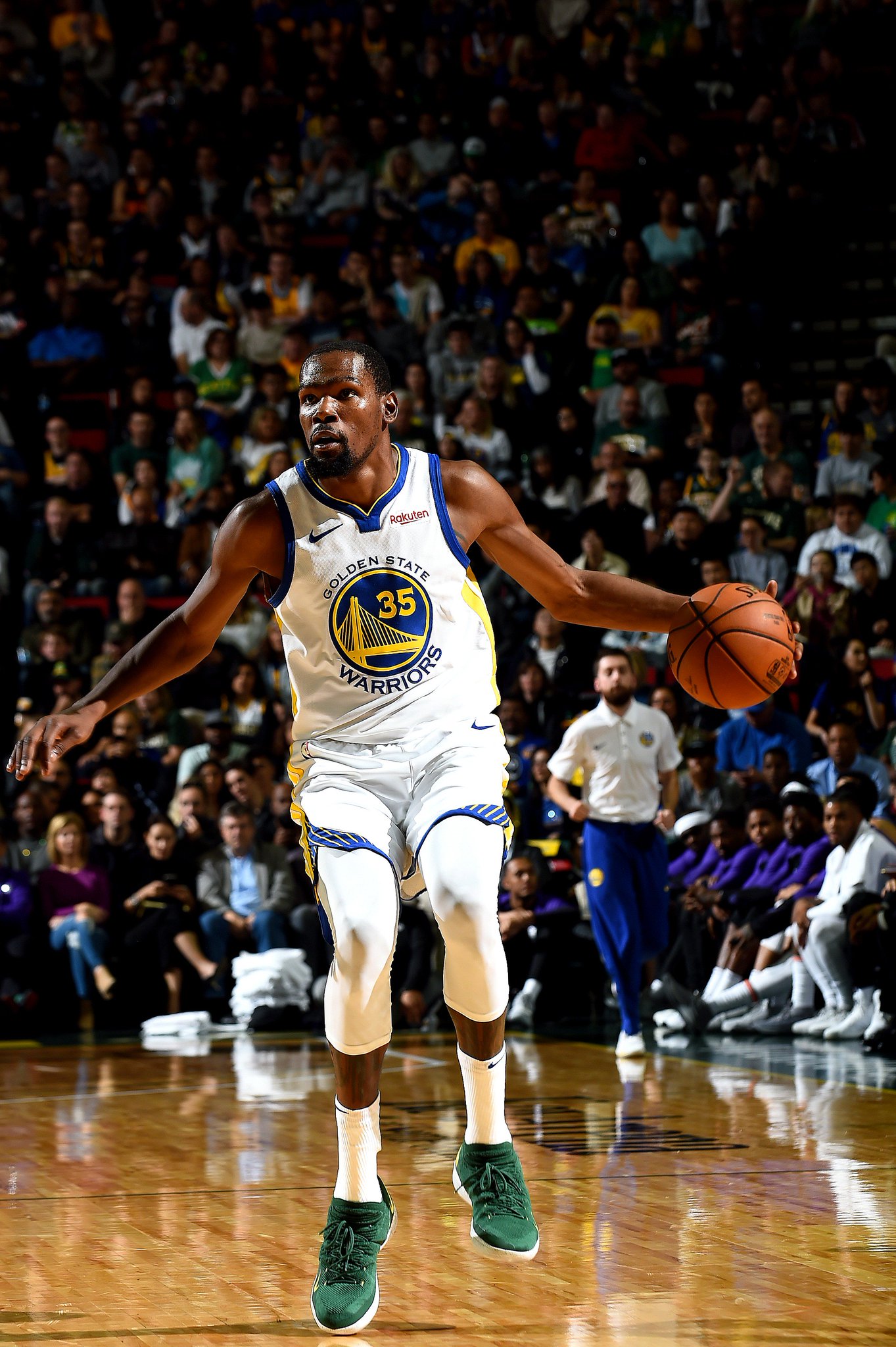 Sporting retro Shawn Kemp jersey, Kevin Durant receives massive