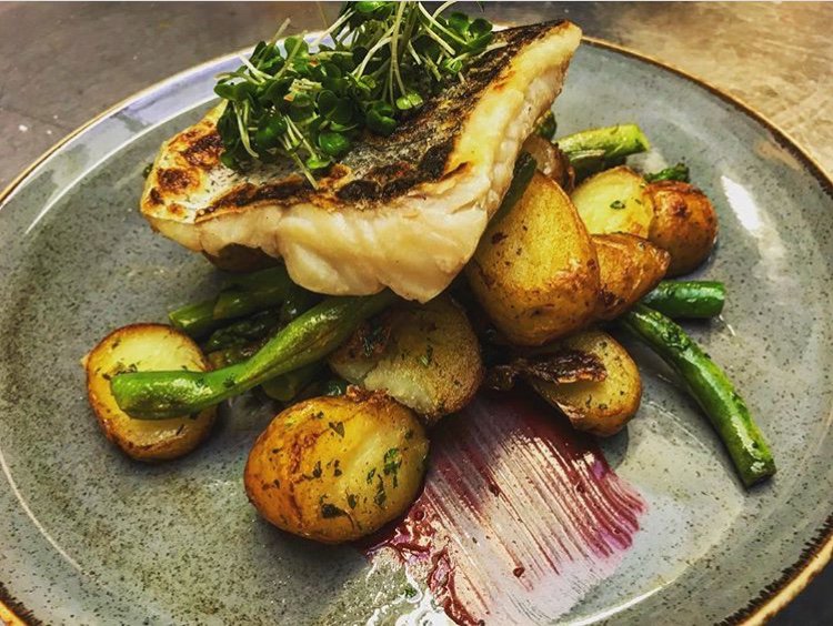 ConynghamArms's tweet photo. Pan-Fried Cod, sautéed garlic potatoes, mustard cress, asparagus & beetroot purée 👌 what do you guys think? 🤤
by @chefjordan2018 #chefspecial #conynghamarmsrestaurant #panfriedcod #meathrestaurant https://t.co/45wMJltcix