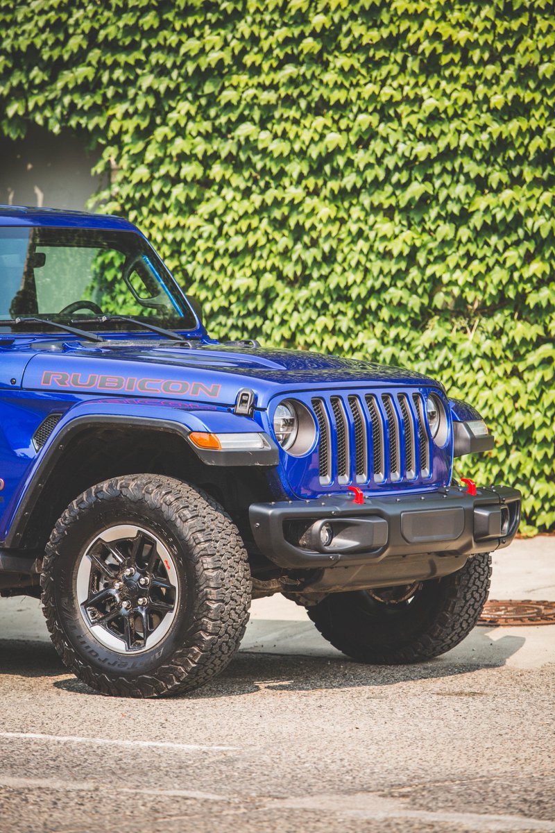 Jeep's tweet photo. Jeep® side is our best side. https://t.co/9n4W3aQiXA