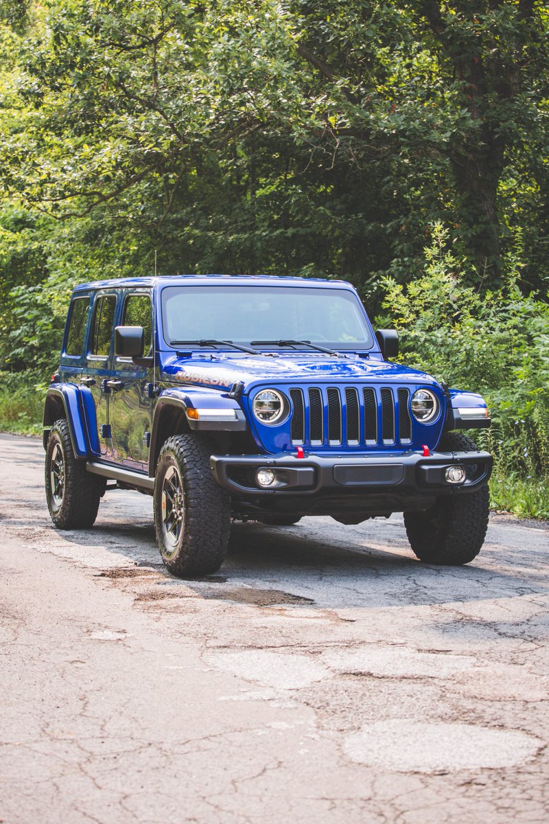 Jeep's tweet photo. Jeep® side is our best side. https://t.co/9n4W3aQiXA