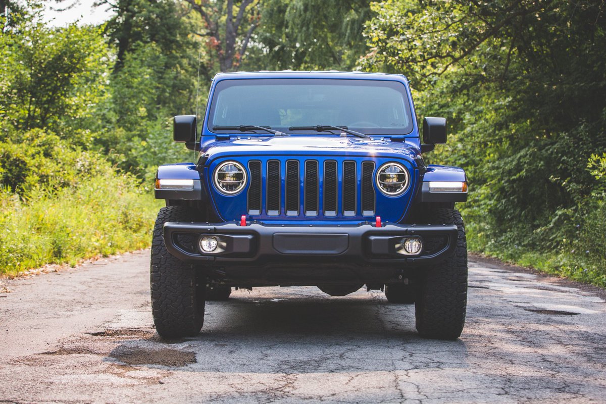 Jeep's tweet photo. Jeep® side is our best side. https://t.co/9n4W3aQiXA