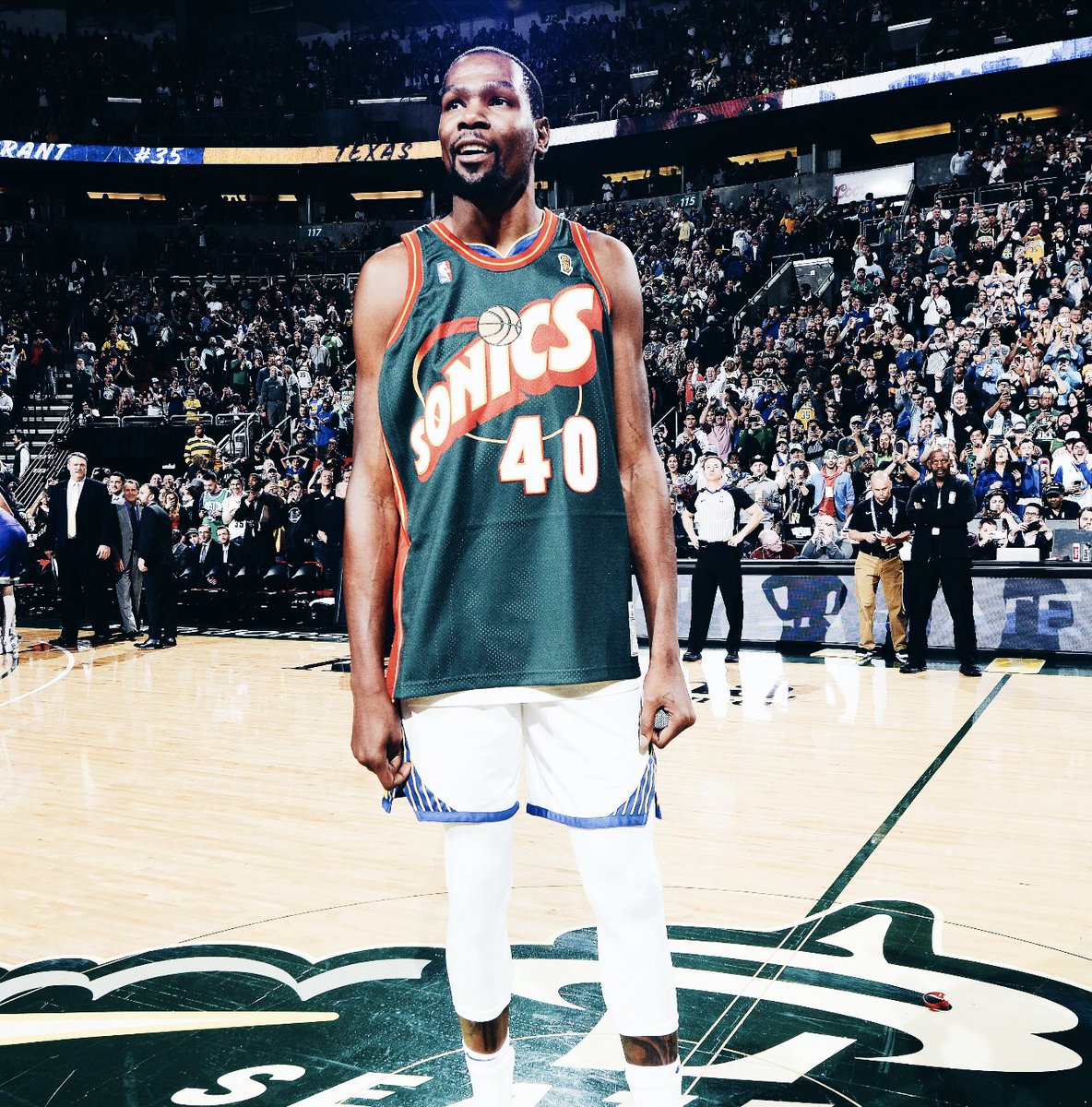 BleacherReport's tweet photo. KD in Seattle threads again 🤯 https://t.co/qJtEgjZaxY