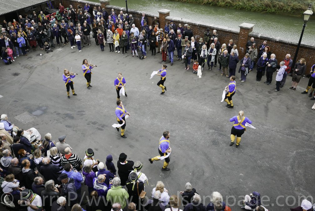Dancing in the Old <a href="/Harveys1790/">Harvey's Brewery</a> And it stayed dry, result!  <a href="/SussexJunction/">Sussex Junction</a> <a href="/CRMM1953/">Chanctonbury Ring MM</a> @LongManMM <a href="/BrightonMorris/">Brighton Morris</a> <a href="/KnotsofMay/">Knots of May</a>