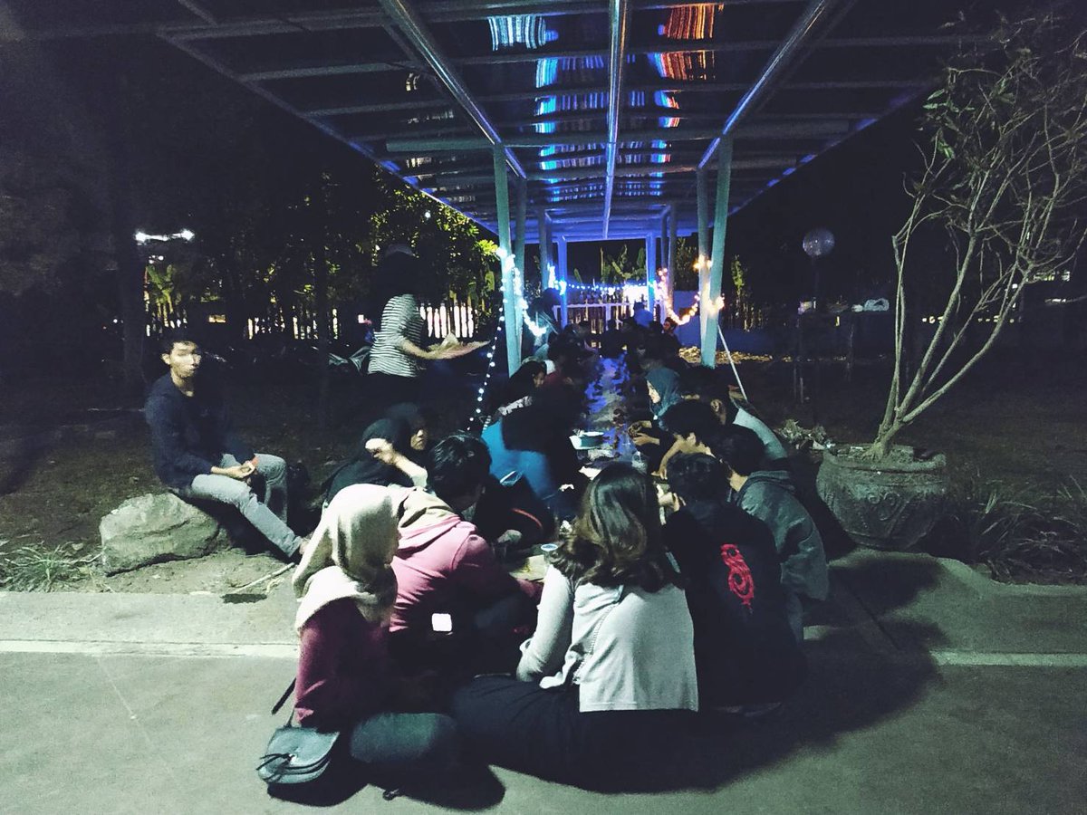 infohmdt's tweet photo. [ LIVE REPORT ]

sedang berlangsung acara babakaran pengurus HMDT yang diadakan di FIT

#SanggupMampuBisa
#HMDT https://t.co/3sVuTkpiAE